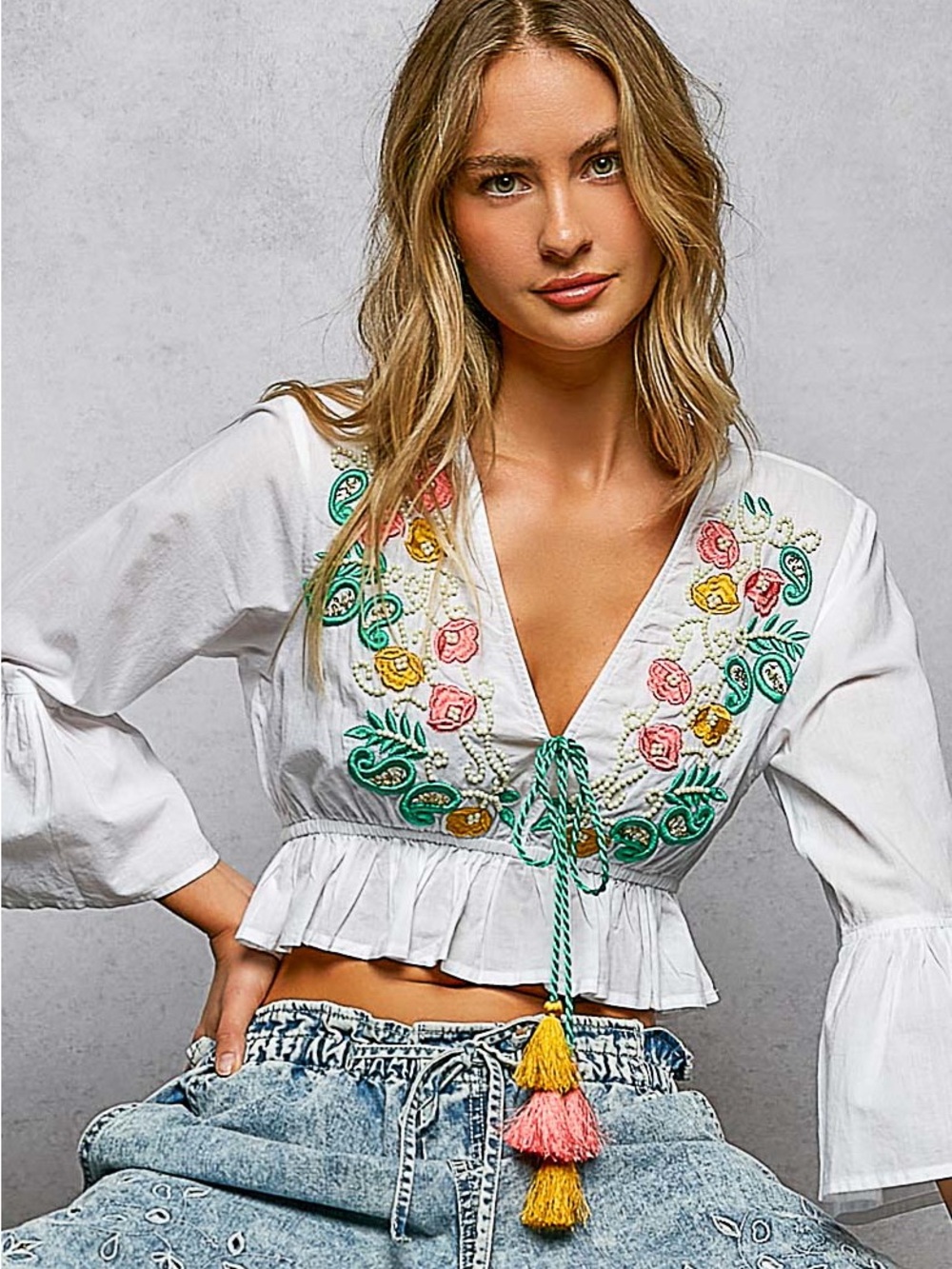 ❤️Hello Gorgeous! POL Floral Embroidered Cropped Blouse